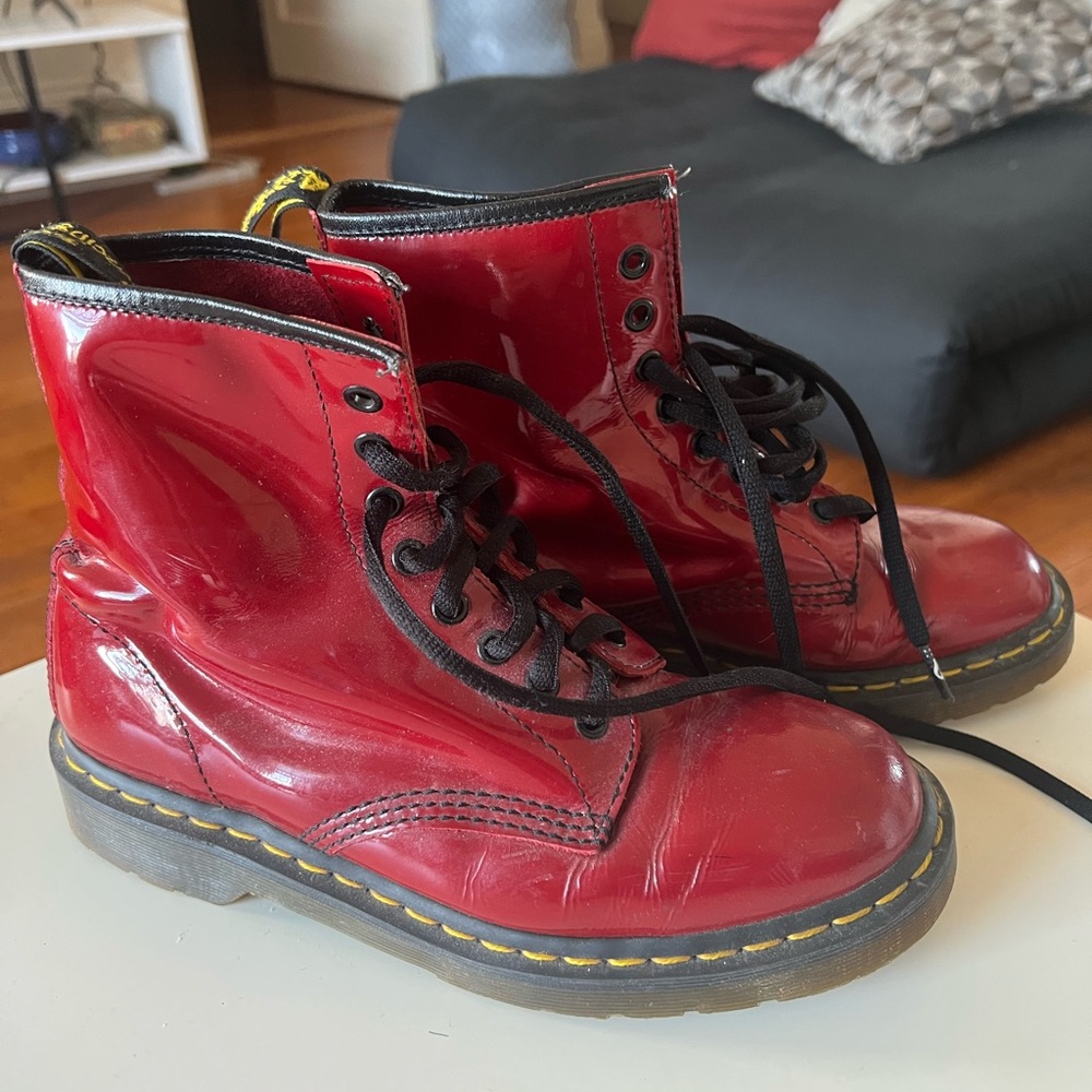 Patent Red Dr. Martens 1460